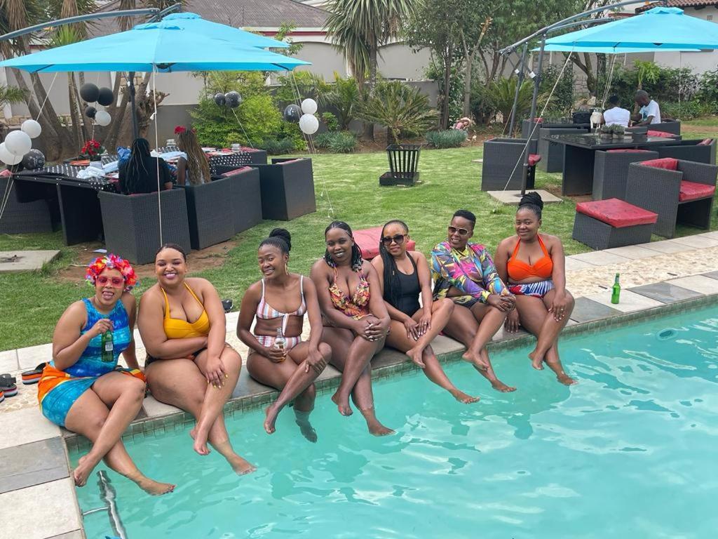 Africa Paradise - Or Tambo Airport Boutique Hotel Benoni Eksteriør billede