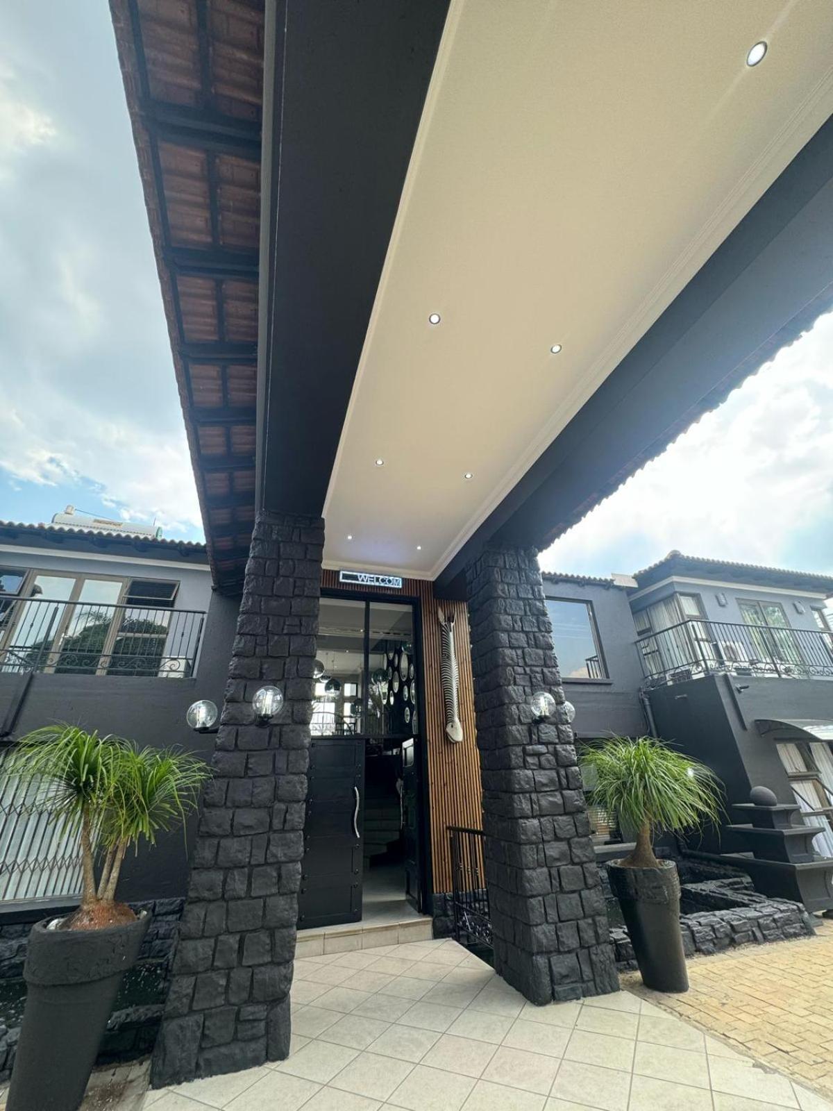 Africa Paradise - Or Tambo Airport Boutique Hotel Benoni Eksteriør billede
