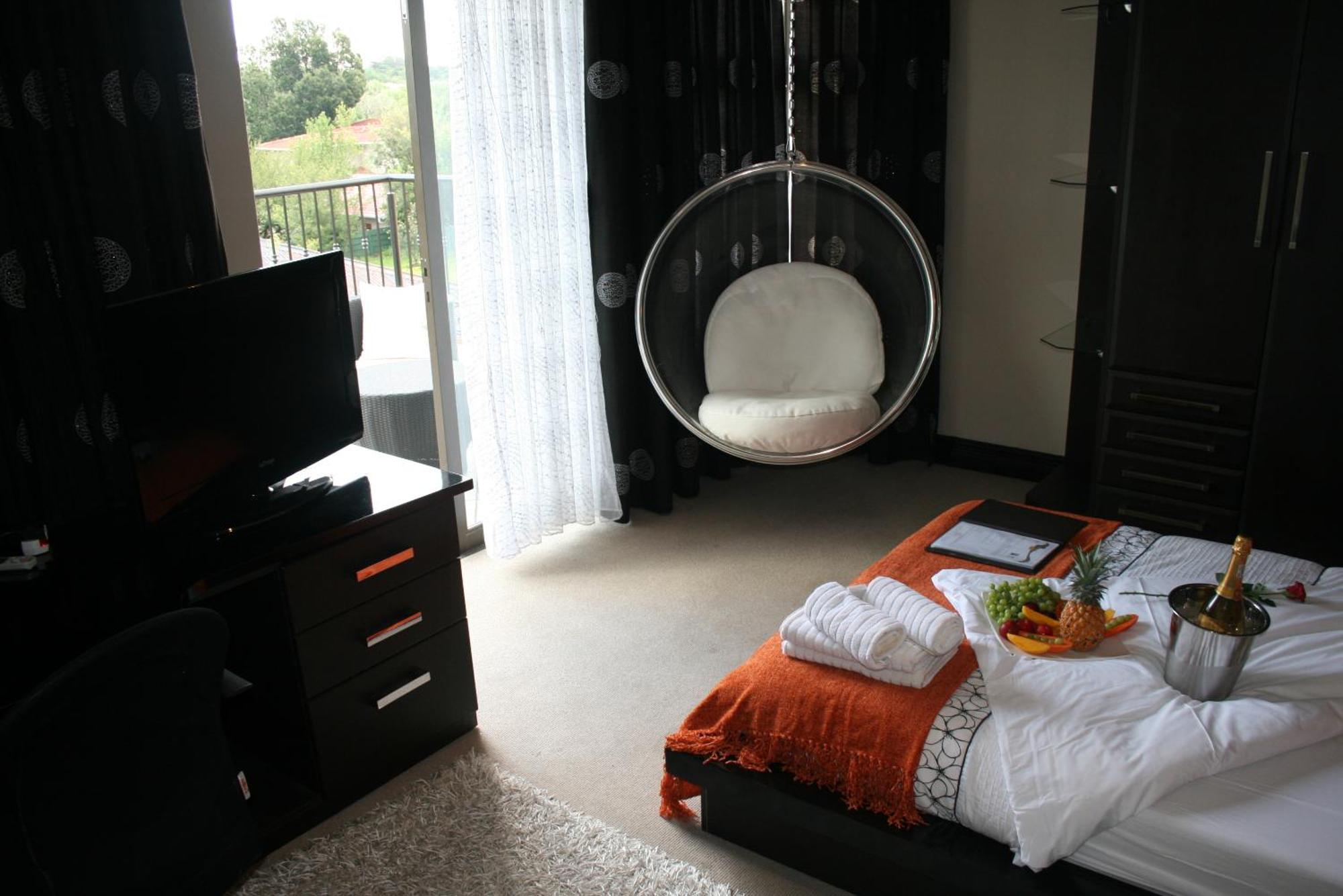 Africa Paradise - Or Tambo Airport Boutique Hotel Benoni Eksteriør billede