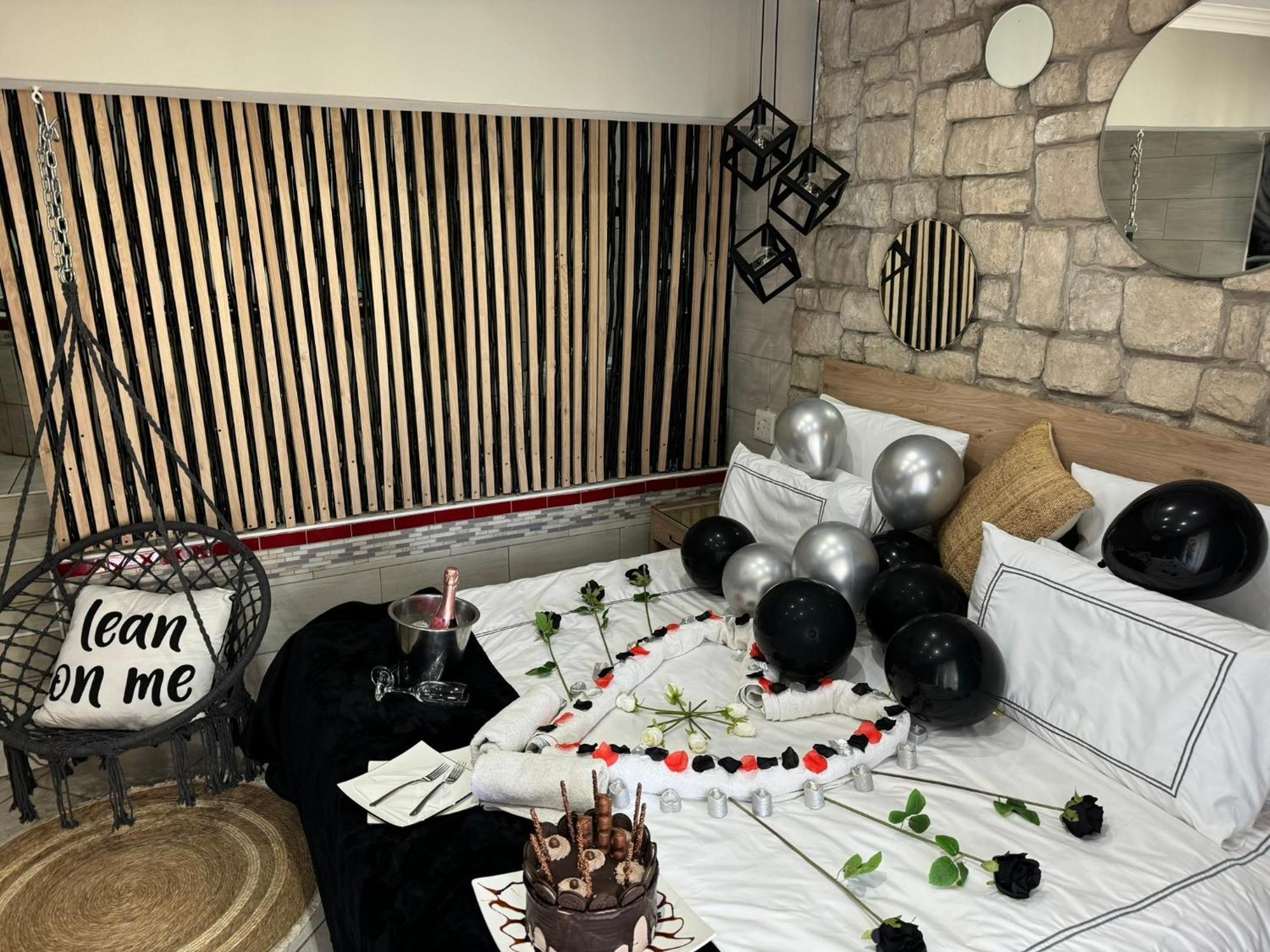 Africa Paradise - Or Tambo Airport Boutique Hotel Benoni Eksteriør billede