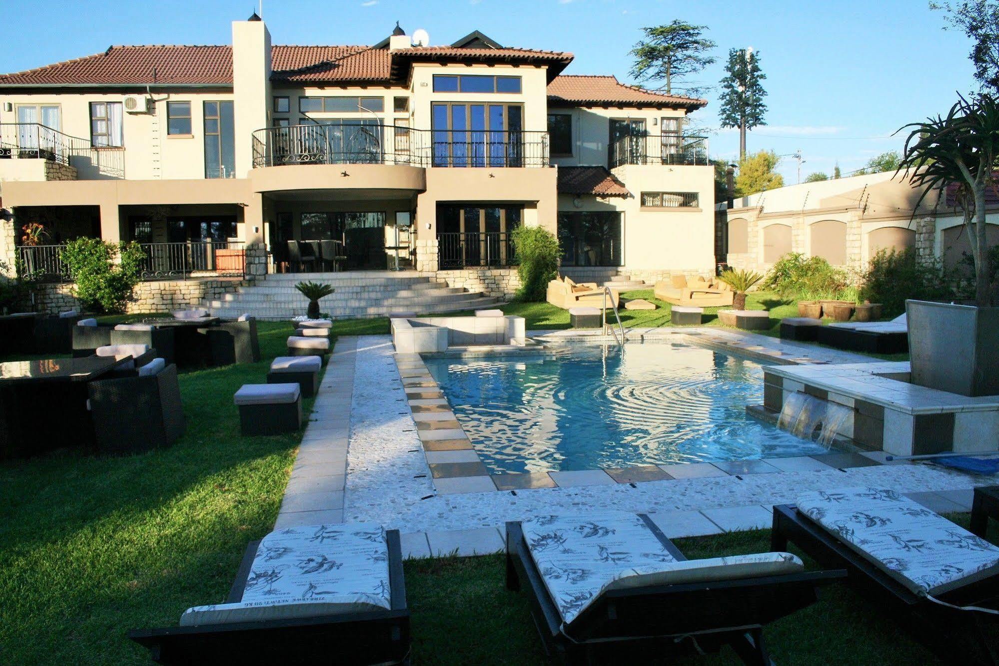 Africa Paradise - Or Tambo Airport Boutique Hotel Benoni Eksteriør billede